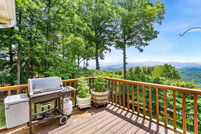 194 Lakeview Drive, Hayesville, NC 28904