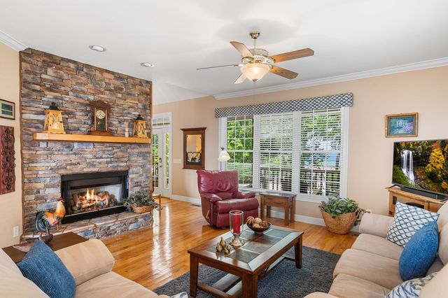 194 Lakeview Drive, Hayesville, NC 28904