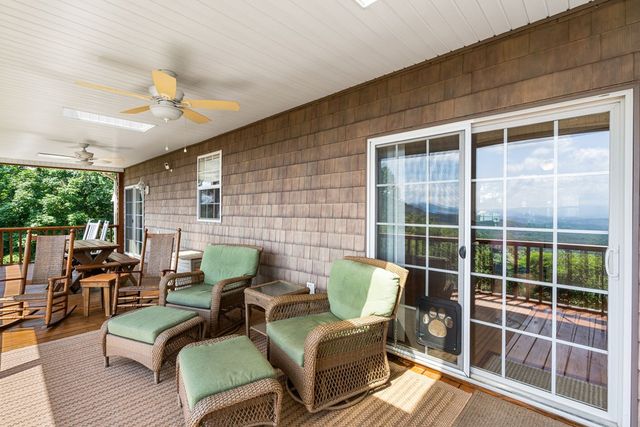 194 Lakeview Drive, Hayesville, NC 28904