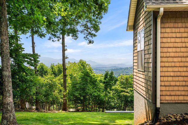 194 Lakeview Drive, Hayesville, NC 28904