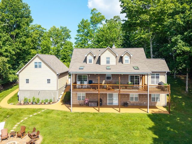 194 Lakeview Drive, Hayesville, NC 28904