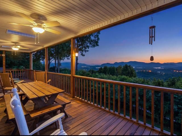194 Lakeview Drive, Hayesville, NC 28904