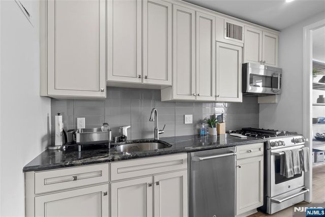 4 Horizon Road 1432, Fort Lee, NJ 07024