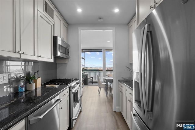 4 Horizon Road 1432, Fort Lee, NJ 07024