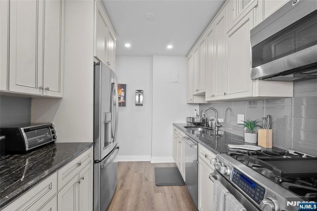 4 Horizon Road 1432, Fort Lee, NJ 07024