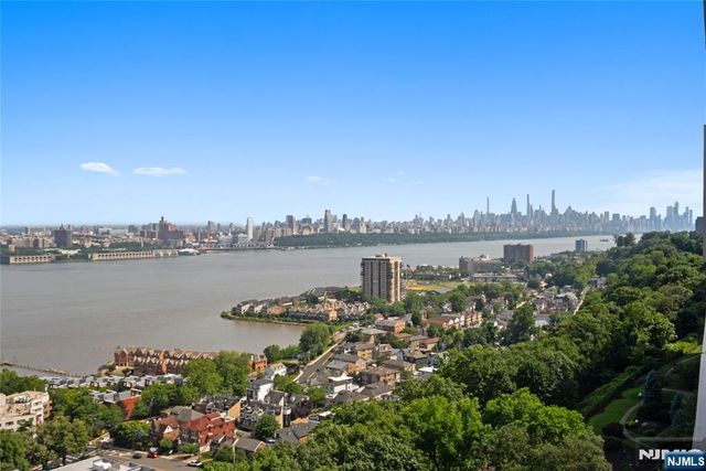 4 Horizon Road 1432, Fort Lee, NJ 07024