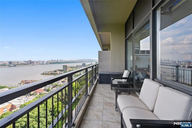 4 Horizon Road 1432, Fort Lee, NJ 07024