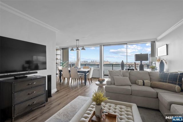 4 Horizon Road 1432, Fort Lee, NJ 07024