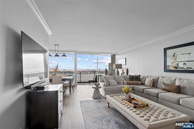 4 Horizon Road 1432, Fort Lee, NJ 07024