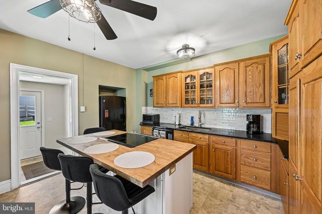 56 E FAIRVIEW AVE, Sellersville, PA 18960
