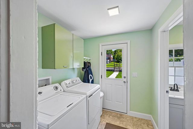56 E FAIRVIEW AVE, Sellersville, PA 18960