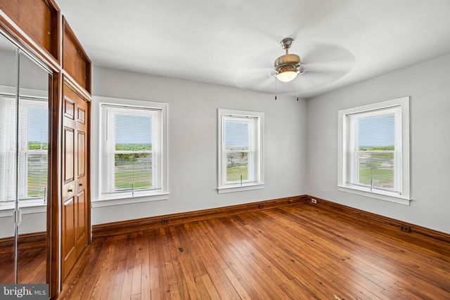 56 E FAIRVIEW AVE, Sellersville, PA 18960