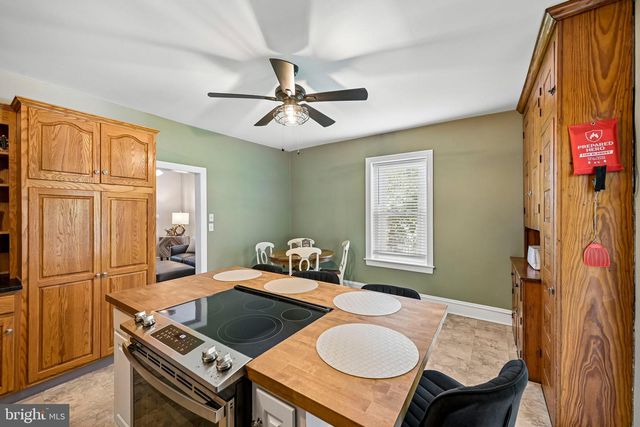 56 E FAIRVIEW AVE, Sellersville, PA 18960