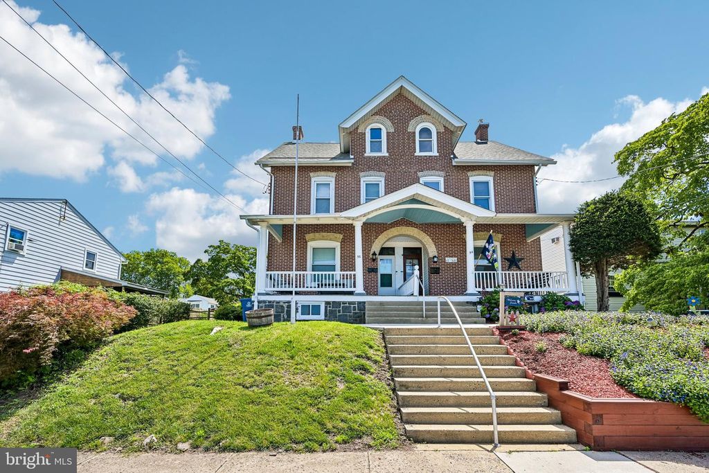 56 E FAIRVIEW AVE, Sellersville, PA 18960