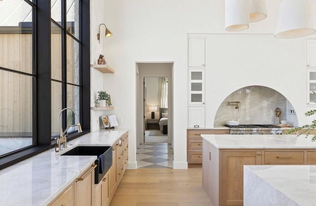 123 Landings WAY, Spicewood, TX 78669