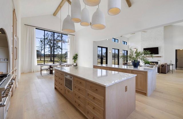 123 Landings WAY, Spicewood, TX 78669