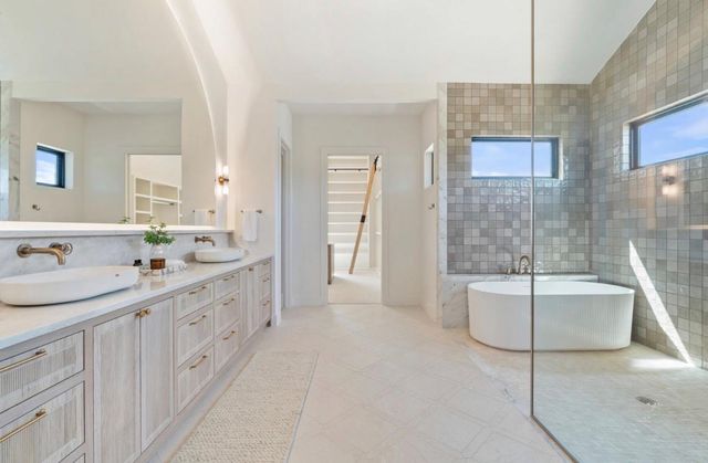 123 Landings WAY, Spicewood, TX 78669