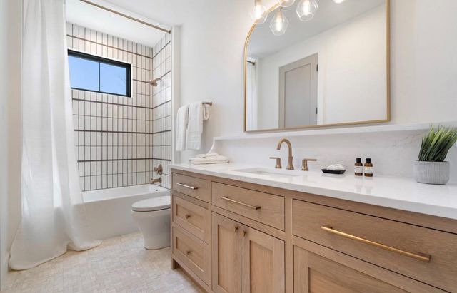 123 Landings WAY, Spicewood, TX 78669