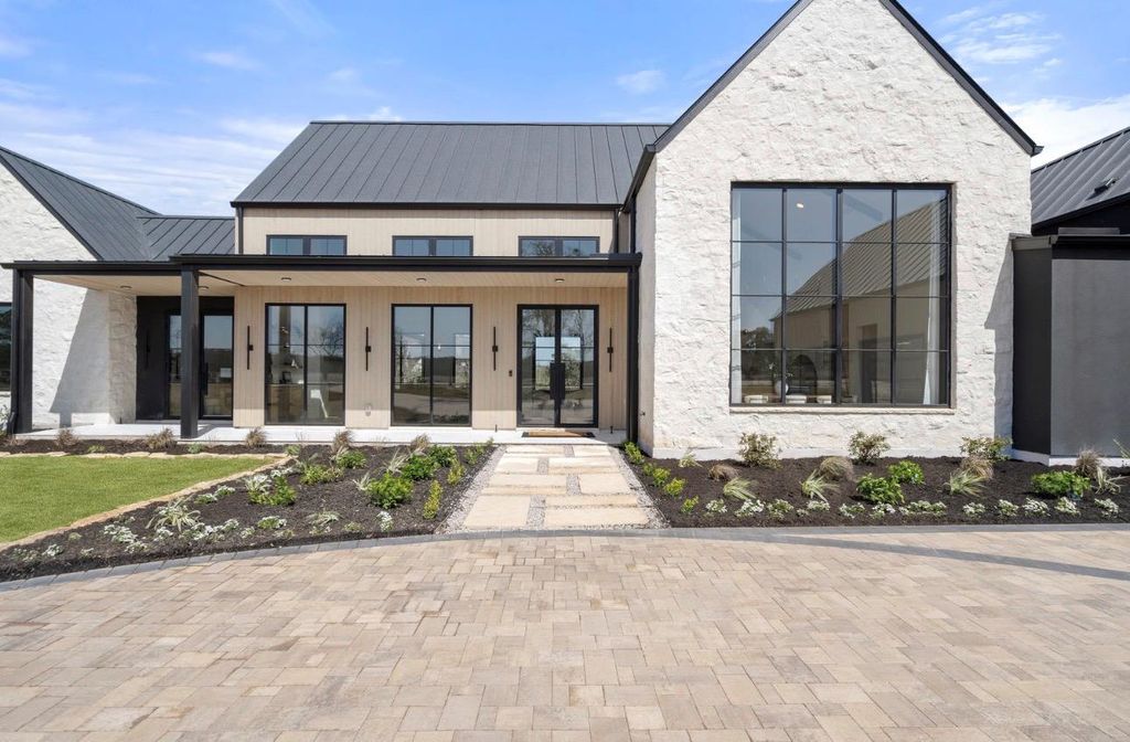 123 Landings WAY, Spicewood, TX 78669