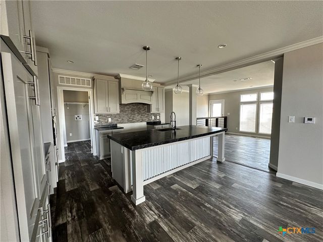 349 S Quailrun Avenue, Port Lavaca, TX 77979