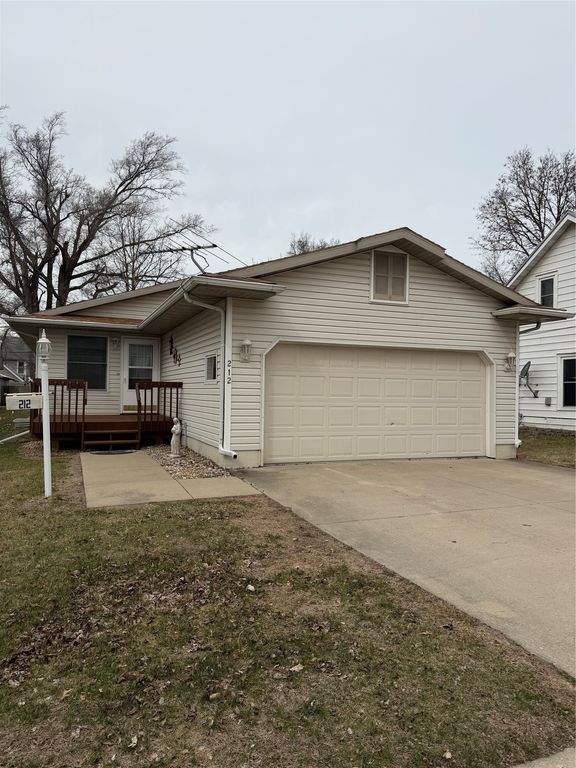 212 Maxwell Street, Maxwell, IA 50161