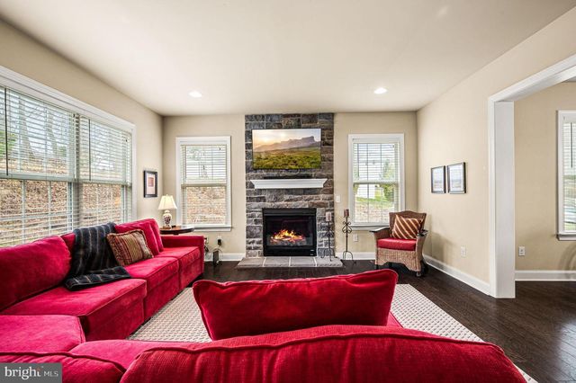 298 OAK AVE, Media, PA 19063