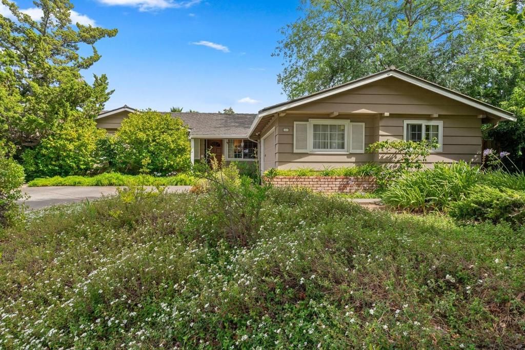 Image 11 of property listing at 924 Kamsack Court, Sunnyvale, CA 94087