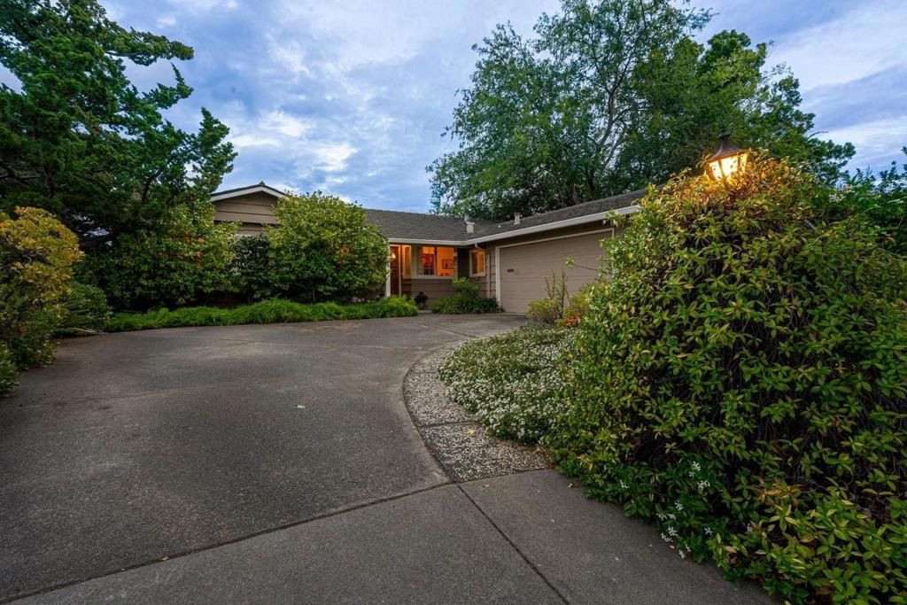 Image 2 of property listing at 924 Kamsack Court, Sunnyvale, CA 94087