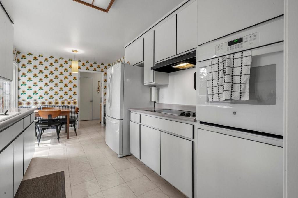 Image 20 of property listing at 924 Kamsack Court, Sunnyvale, CA 94087