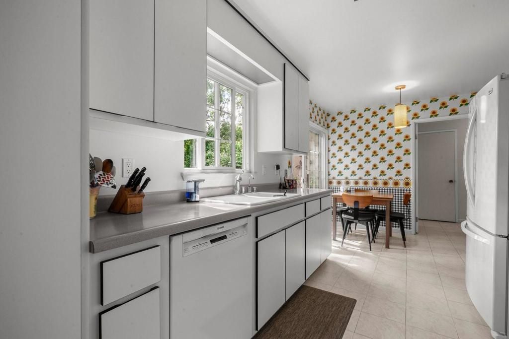 Image 21 of property listing at 924 Kamsack Court, Sunnyvale, CA 94087