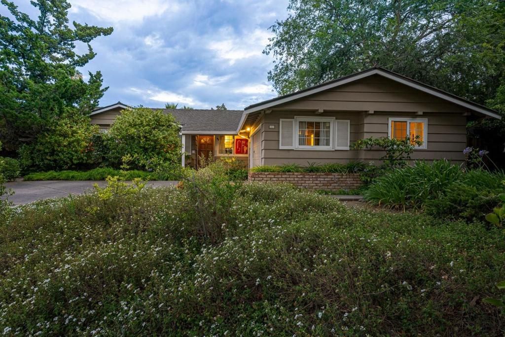 Image 3 of property listing at 924 Kamsack Court, Sunnyvale, CA 94087