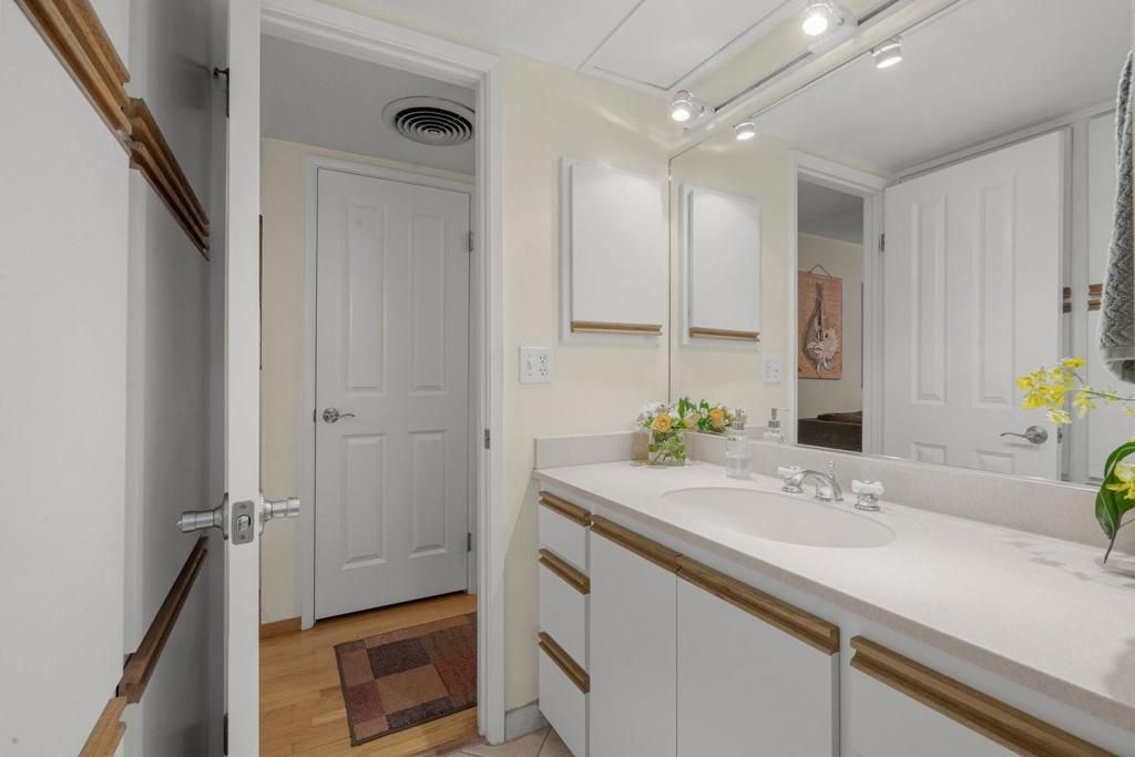 Image 32 of property listing at 924 Kamsack Court, Sunnyvale, CA 94087