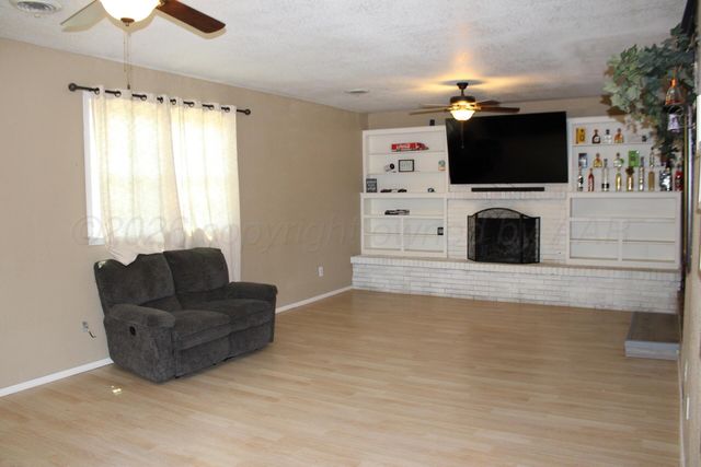 125 MULBERRY Drive, Dumas, TX 79029