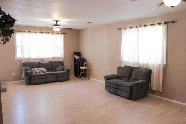 125 MULBERRY Drive, Dumas, TX 79029