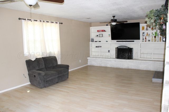 125 MULBERRY Drive, Dumas, TX 79029