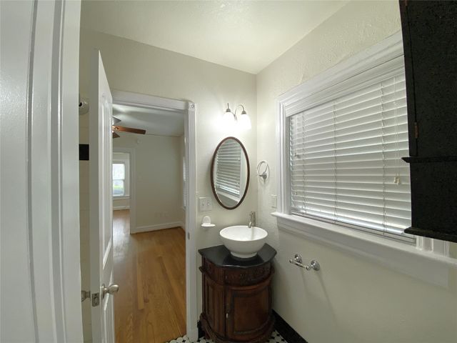 513 W Main Street 1, Houston, TX 77006