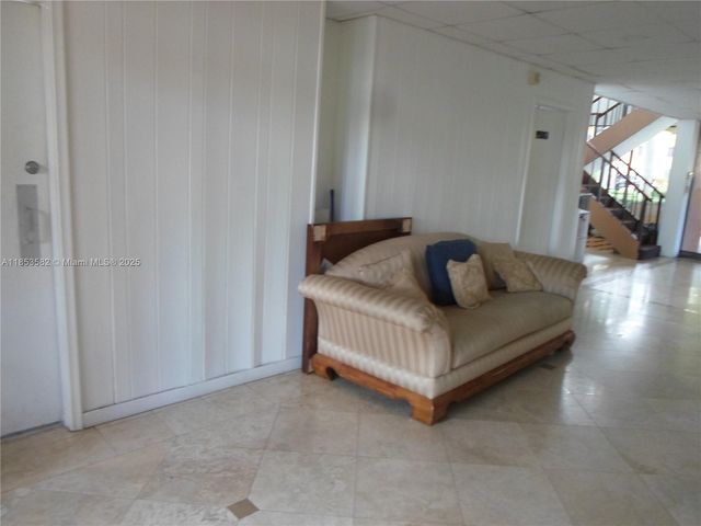 9350 W Fontainebleau Blvd 515, Miami, FL 33172