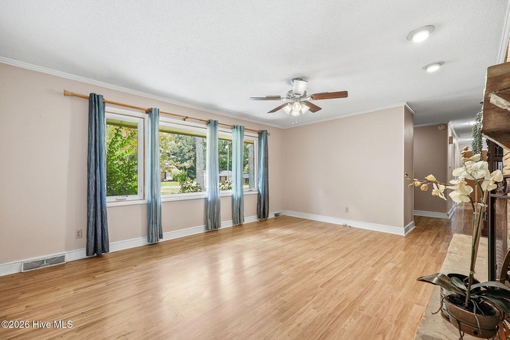 Image 16 of property listing at 1020 Longshore Drive, Snow Hill, NC 28580
