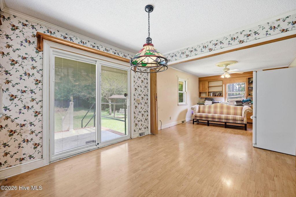 Image 9 of property listing at 1020 Longshore Drive, Snow Hill, NC 28580