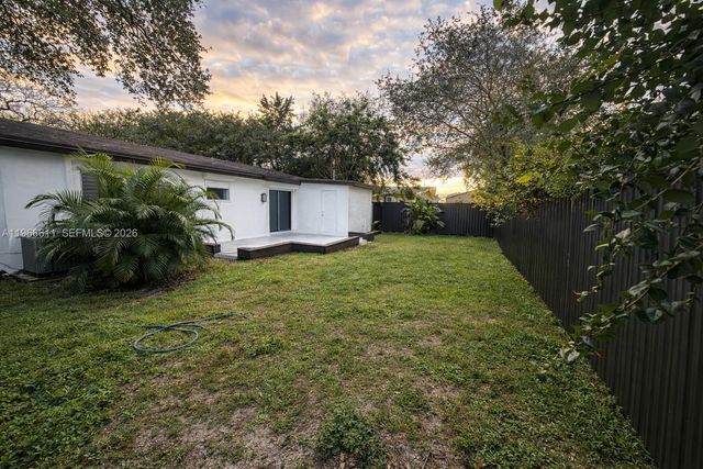 6849 SW 12th St, Pembroke Pines, FL 33023