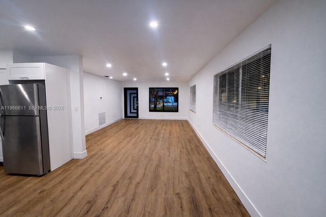 6849 SW 12th St, Pembroke Pines, FL 33023