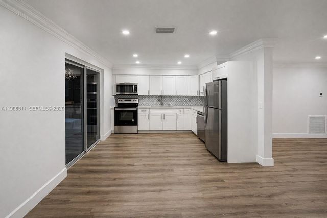 6849 SW 12th St, Pembroke Pines, FL 33023