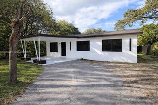 6849 SW 12th St, Pembroke Pines, FL 33023