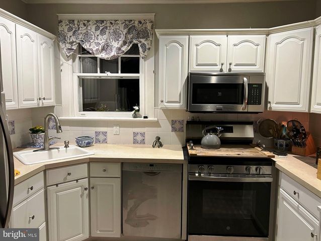 715 N EASTON RD, Glenside, PA 19038