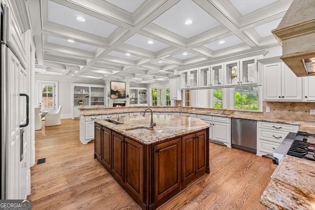 453 Londonberry Road, Sandy Springs, GA 30327