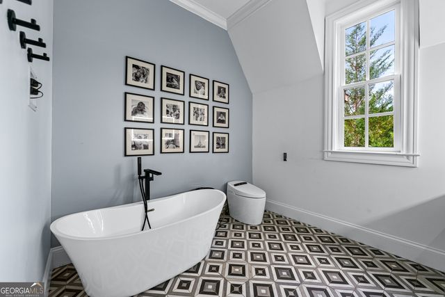 453 Londonberry Road, Sandy Springs, GA 30327
