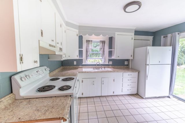 36 Old Worcester Rd, Charlton, MA 01571