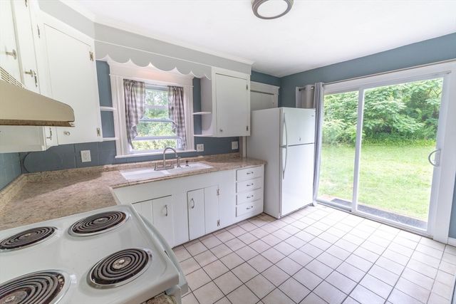 36 Old Worcester Rd, Charlton, MA 01571