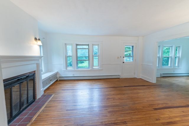 36 Old Worcester Rd, Charlton, MA 01571