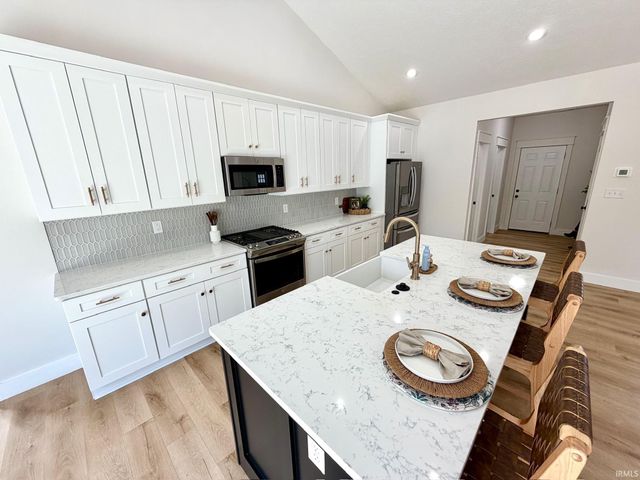 917 S Lantern Lane, Ellettsville, IN 47429